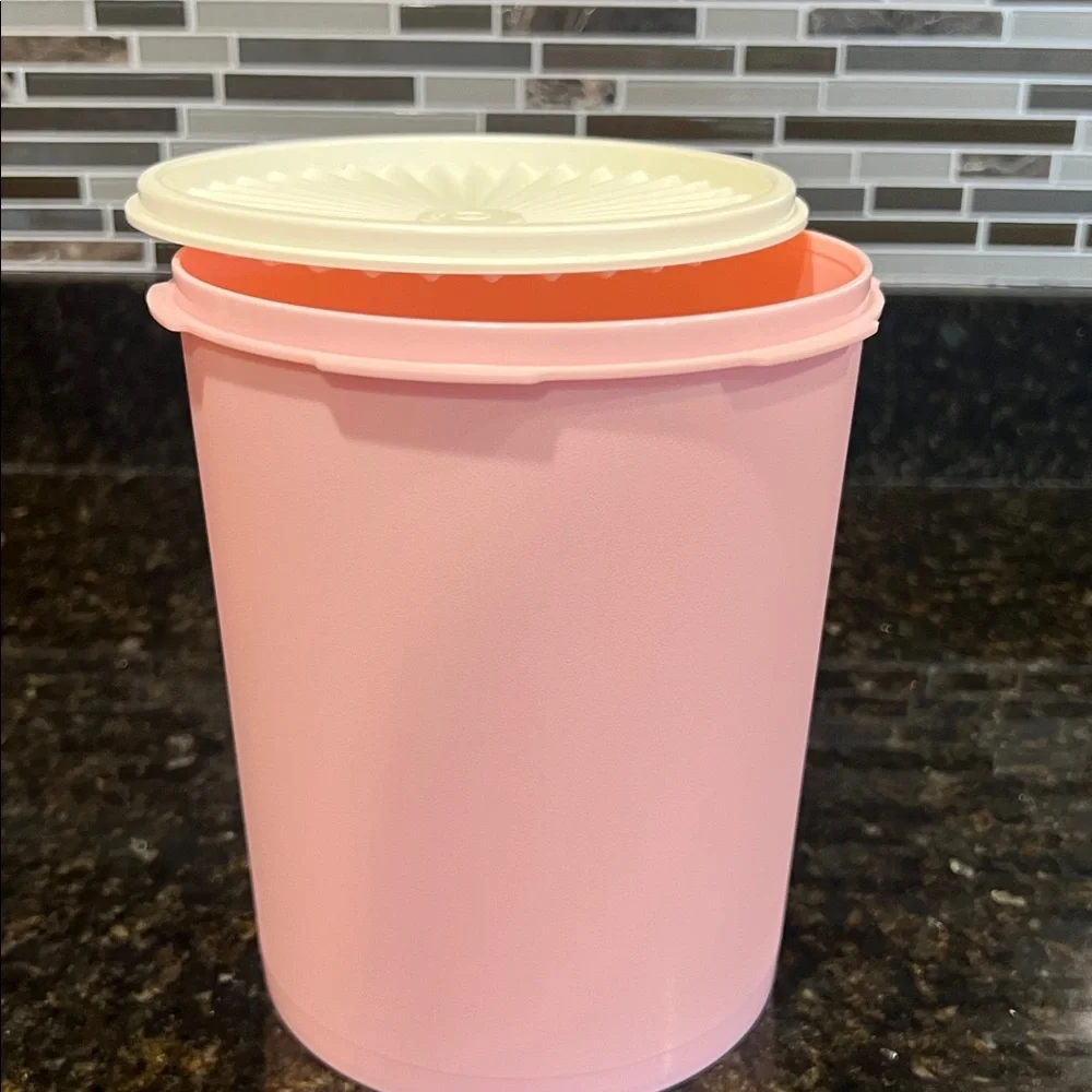 Tupperware (1) Pink Pastel Canister - Light Pink 7.5x6.65